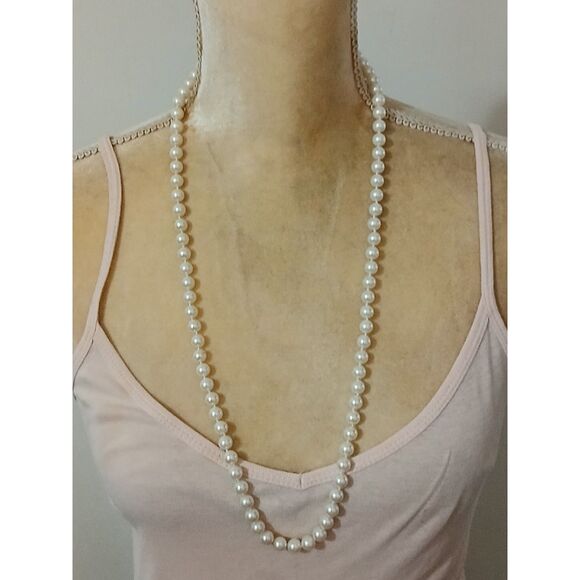 Vintage Carolee Faux Pearl Necklace 30" Gold Tone Clasp Classic Knotted Strand - Picture 4 of 5